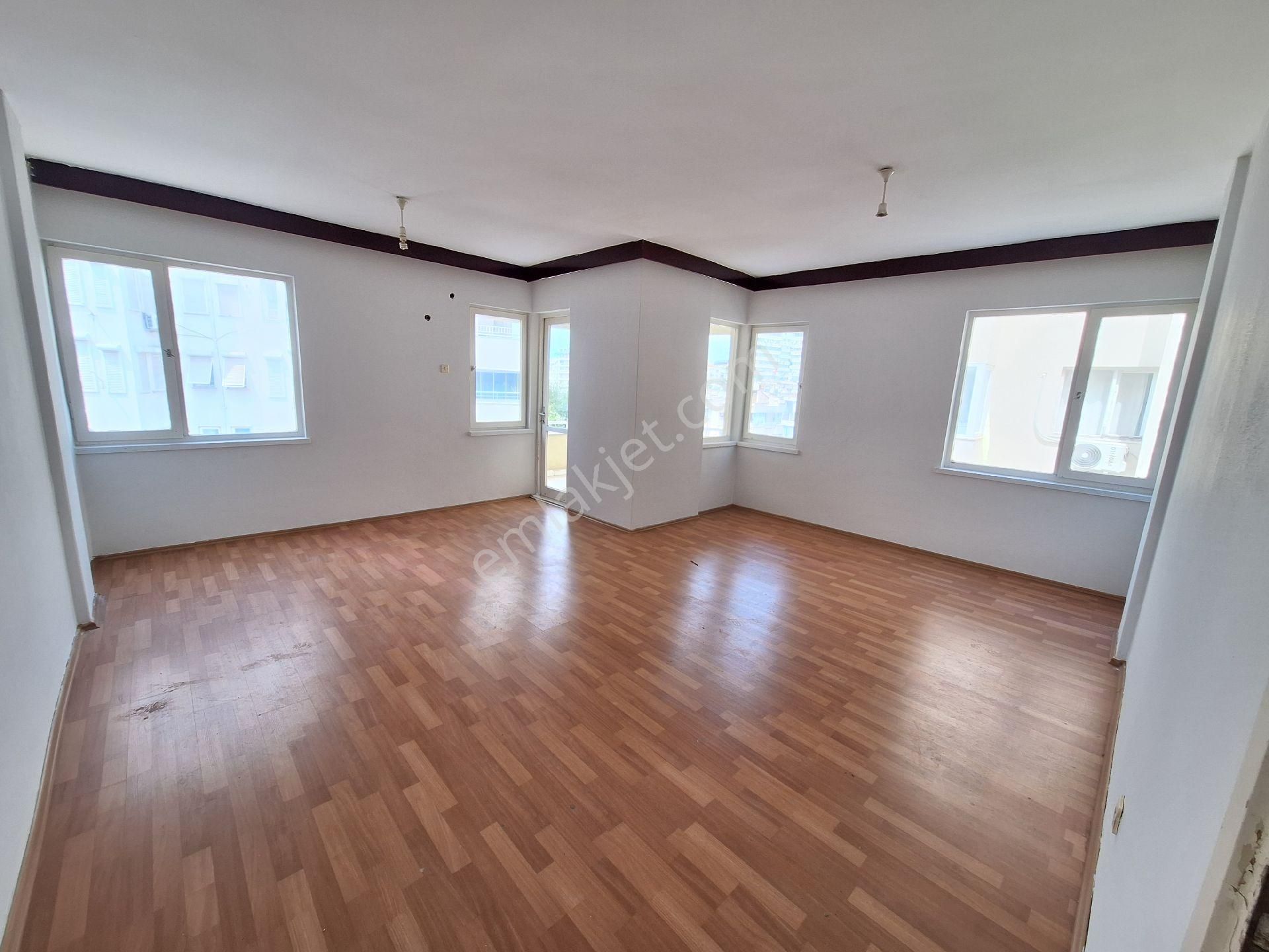 Antalya Muratpaşa Kızılsaray Mahallesinde Ara Katta Asansörlü Kiralık 2+1 Daire