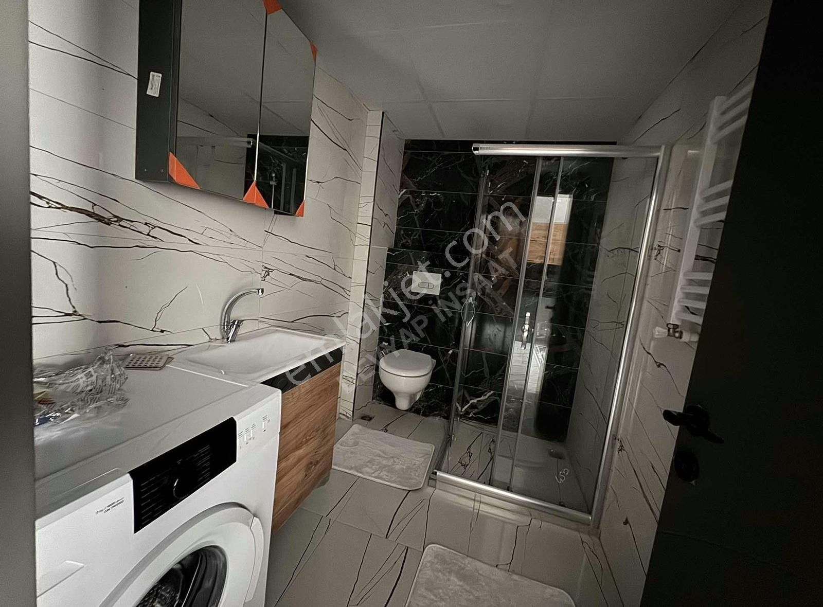 Havuzlu Sitede Lüks 1+1 Satılık Daire