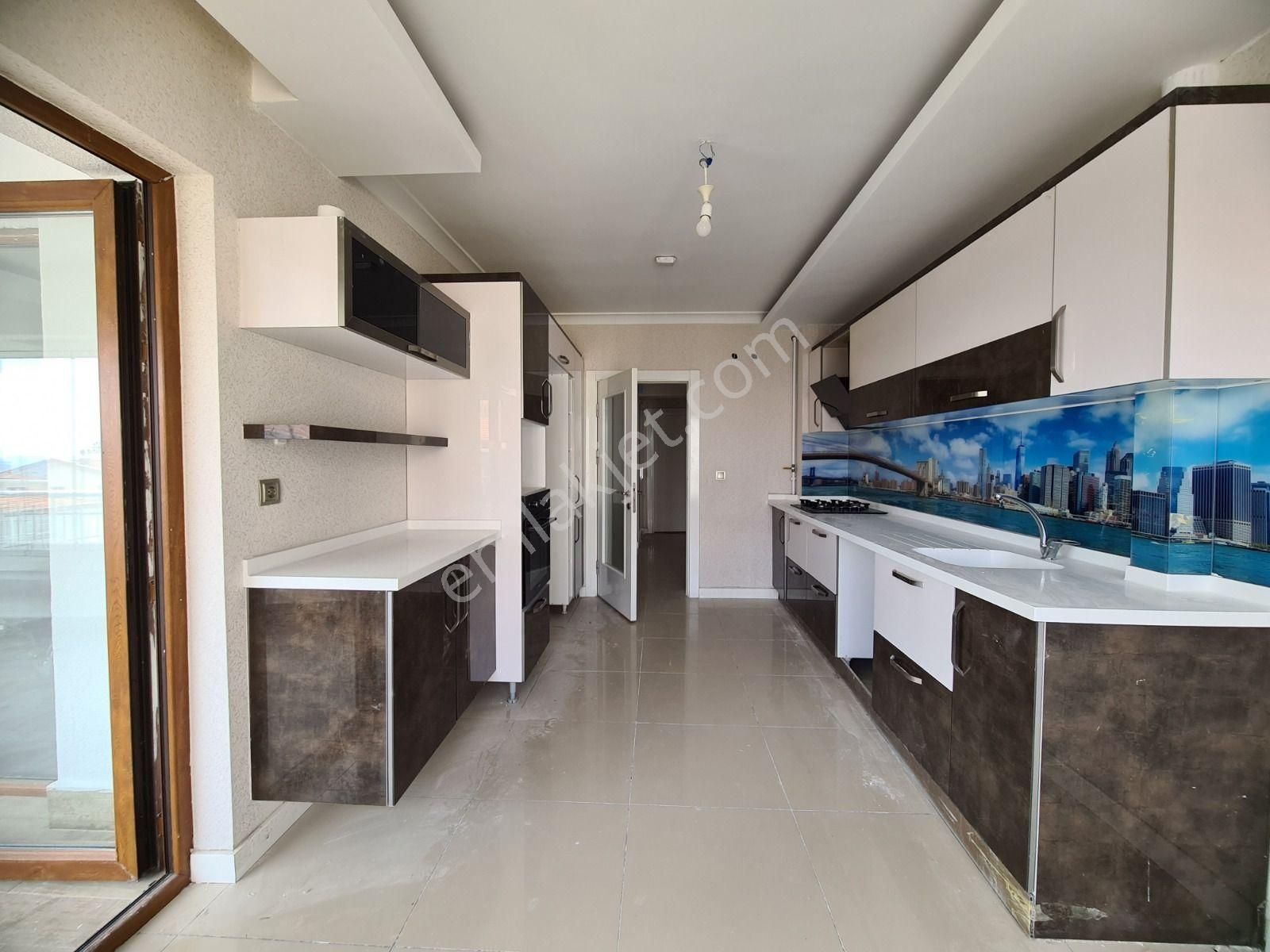 Etlik'de Çift Bloklu Sitede Özel Teraslı & Manzaralı Geniş 4+1