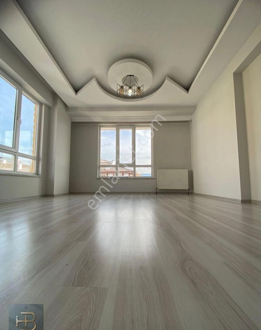 Bayrakçeken,den 3+1 Sağlık Mah Güney Doğu Kuzey Yol Cepheli Bireysel Garajlı