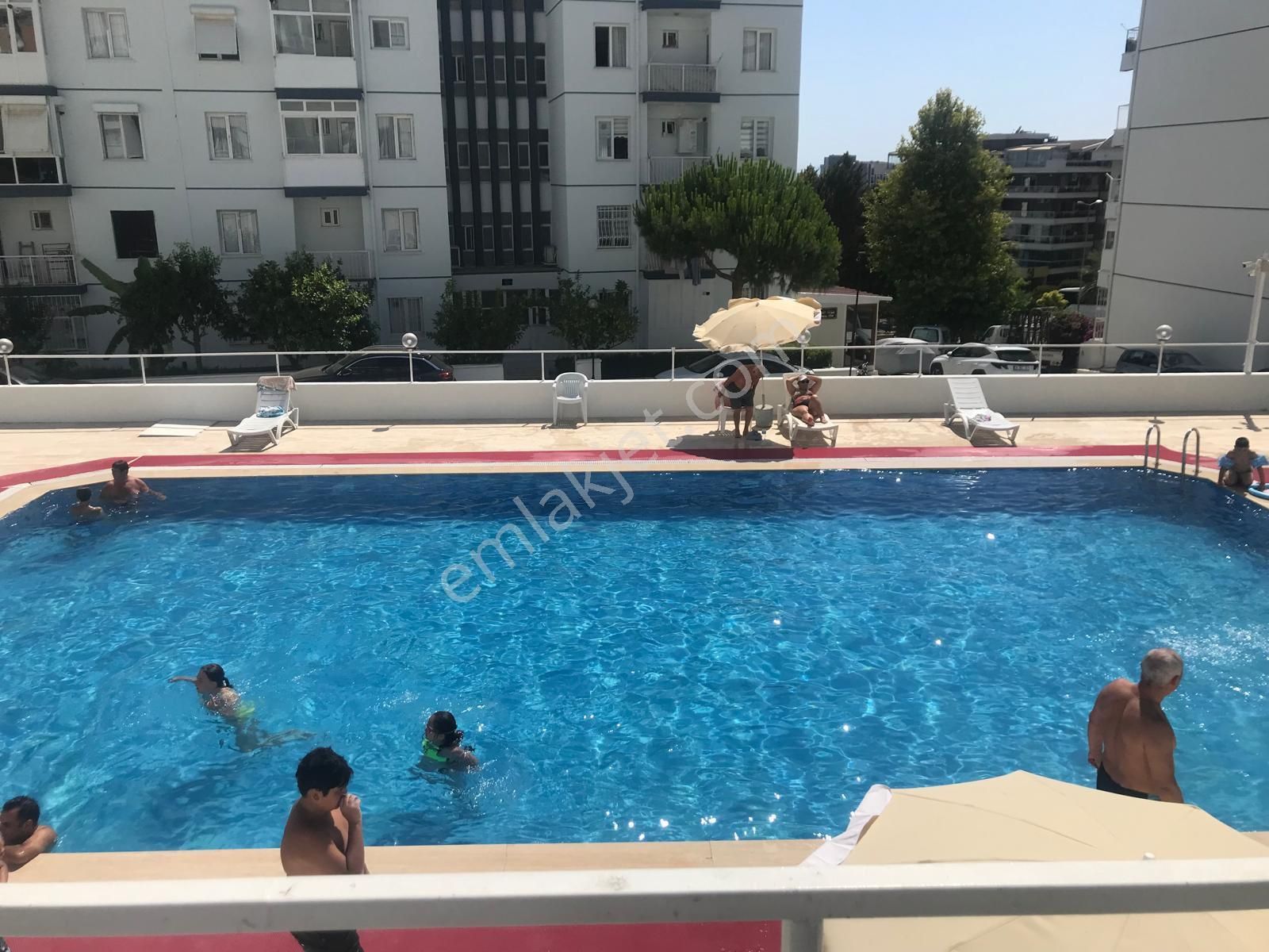 Kadınlar Denizinde 2+1 110m2 Manzaralı