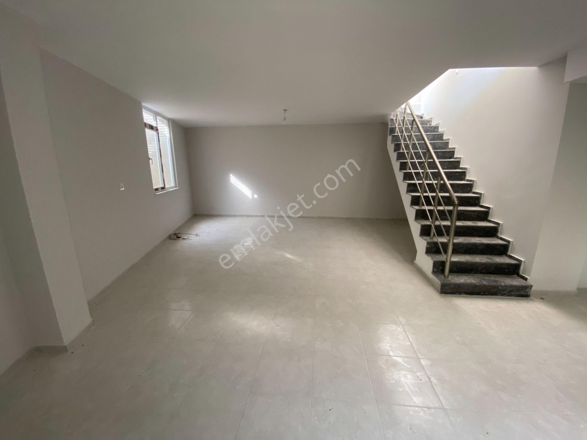 Okul Karşısı Genişletmeye Hazır 135 M² Dükkan