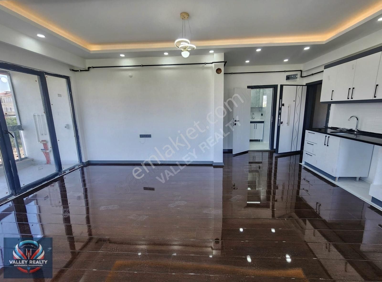 Valley Realty'den Zafer Mahallesinde Satılık 1+1 Konforlu Daire