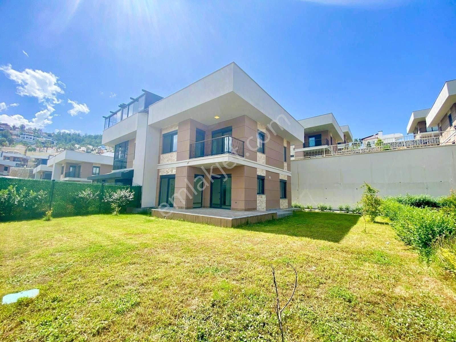 Alanya Kargıcak'ta 3+1 Müstakil Bahçeli Site İçi Satılık Villa