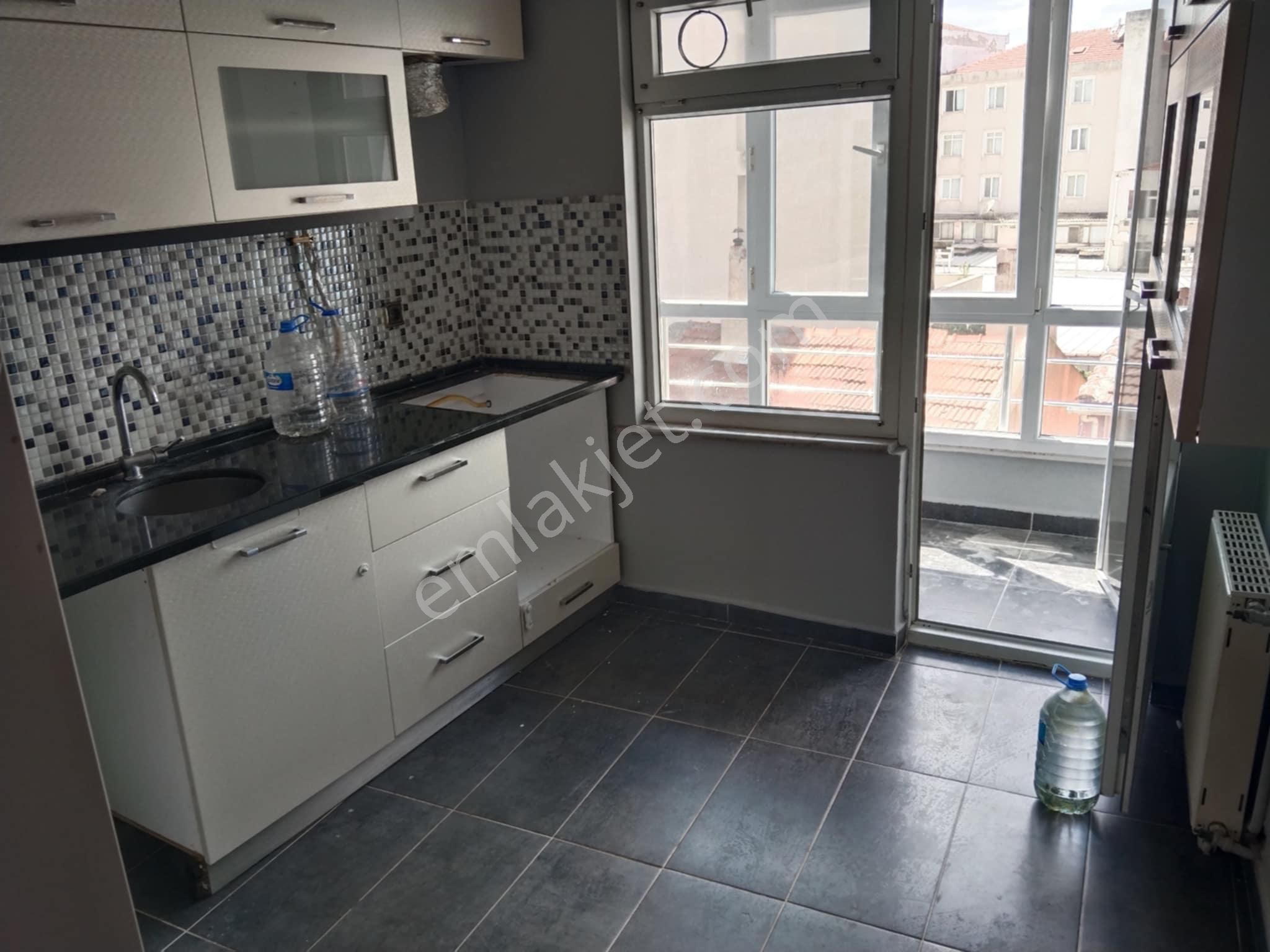 Çorluda Kiralık Daire Çarşı Merkez Heykelde 2+1- 3 Kat