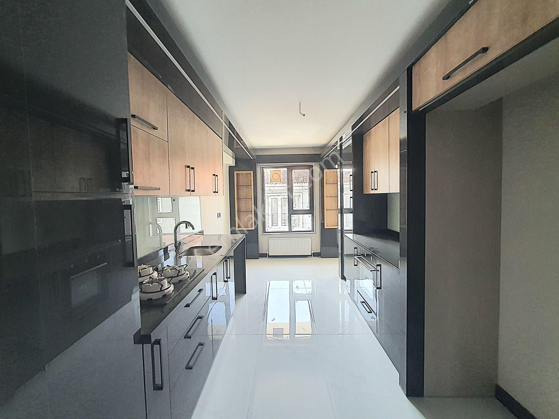 Marka/yeşilova'da Site İçi 4+1 Ara Kat Giyinme Odalı Çift Banyolu Oturuma Hazır Daire