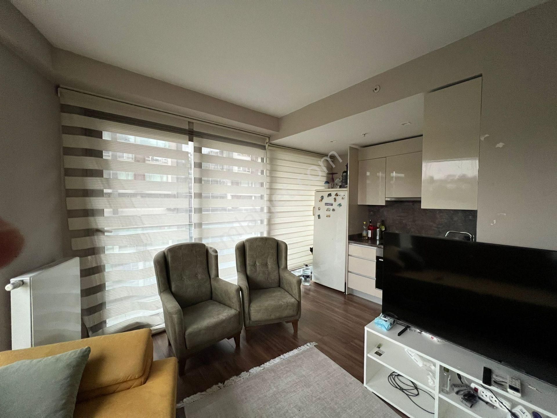 Satış Ve Kiralama Ofisinden Teraslı Kiralık 1+1 Daire