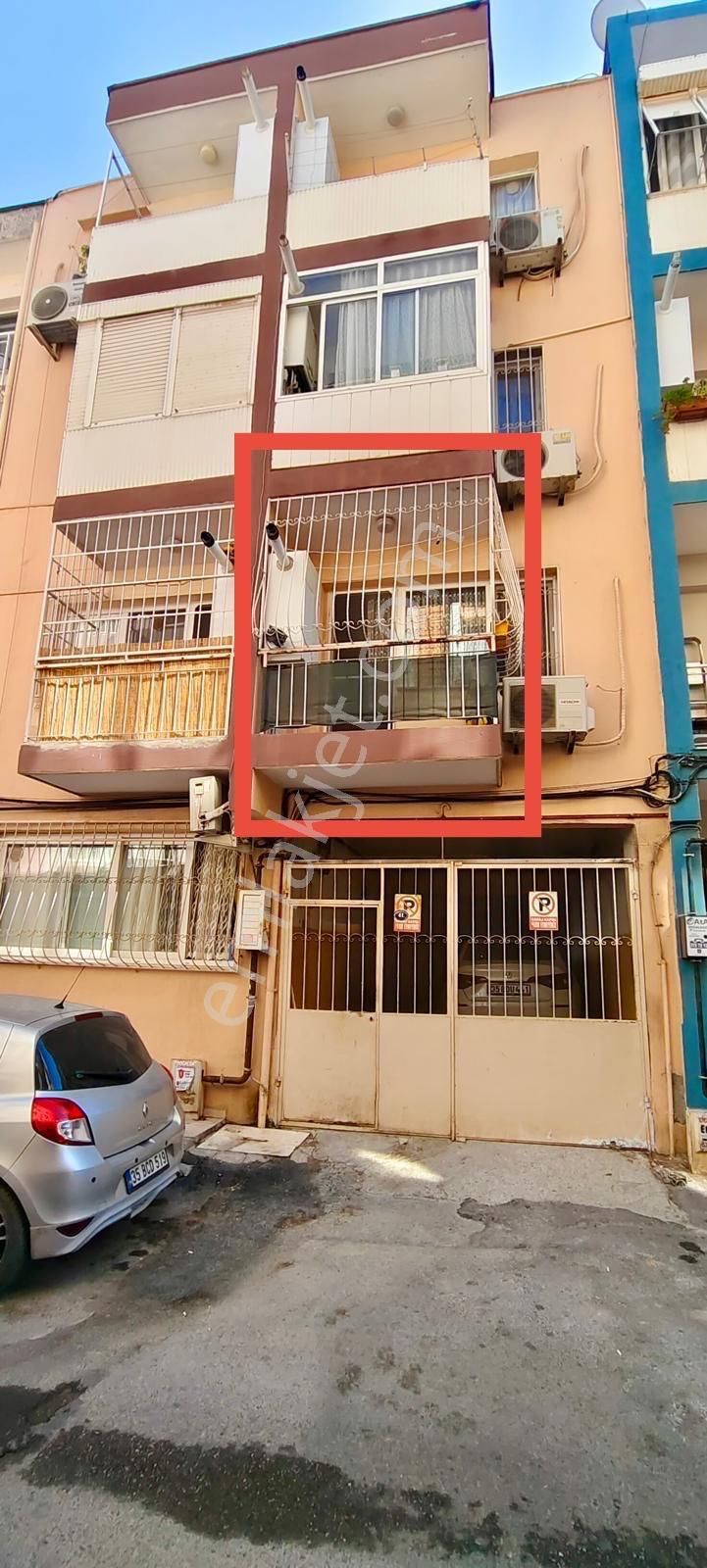 Asansör Bölgesinde Satılık 2 Oda 1 Salon
