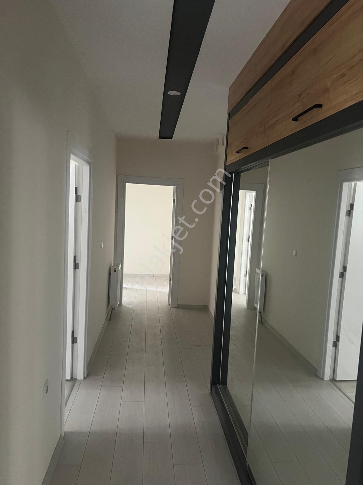 Arkadaş Emlaktan Mehmet Akif Ersoy Cad. 2+1 Ve 3+1 Sıfır Satılık Daireler - Görsel 16