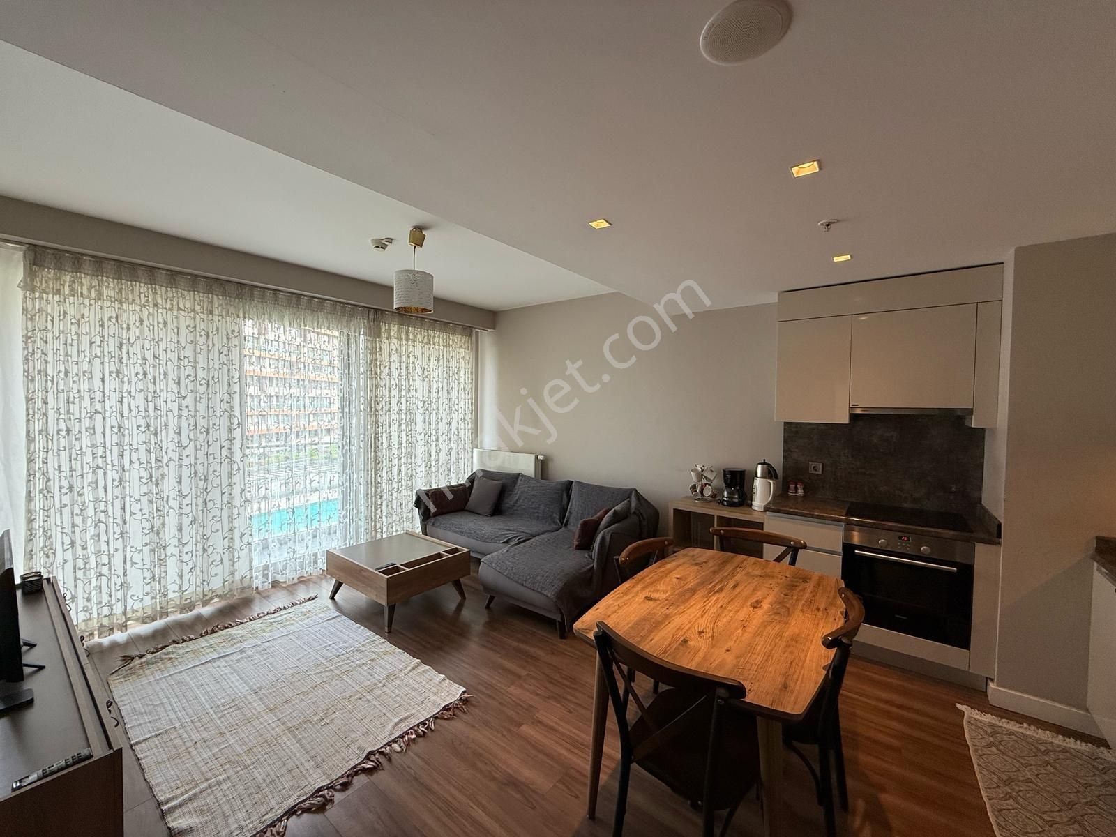 Satış Ve Kiralama Ofisinden Eşyalı Teraslı Kiralık 2+1 Daire