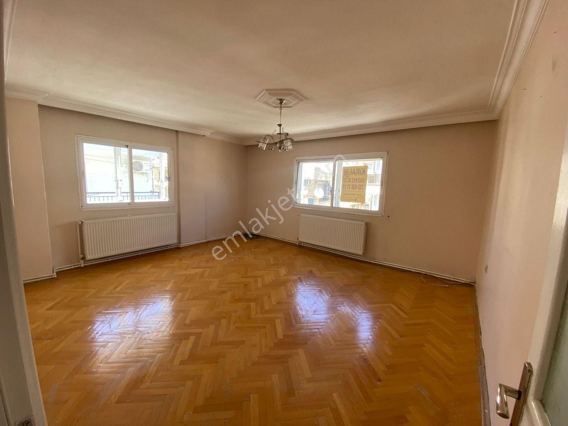 Buca İşçievleri Yiğitler Mahallesinde 2+1 90m2 Dgazlı Havadar Ferah Nezih Konumda Kiralık Daire