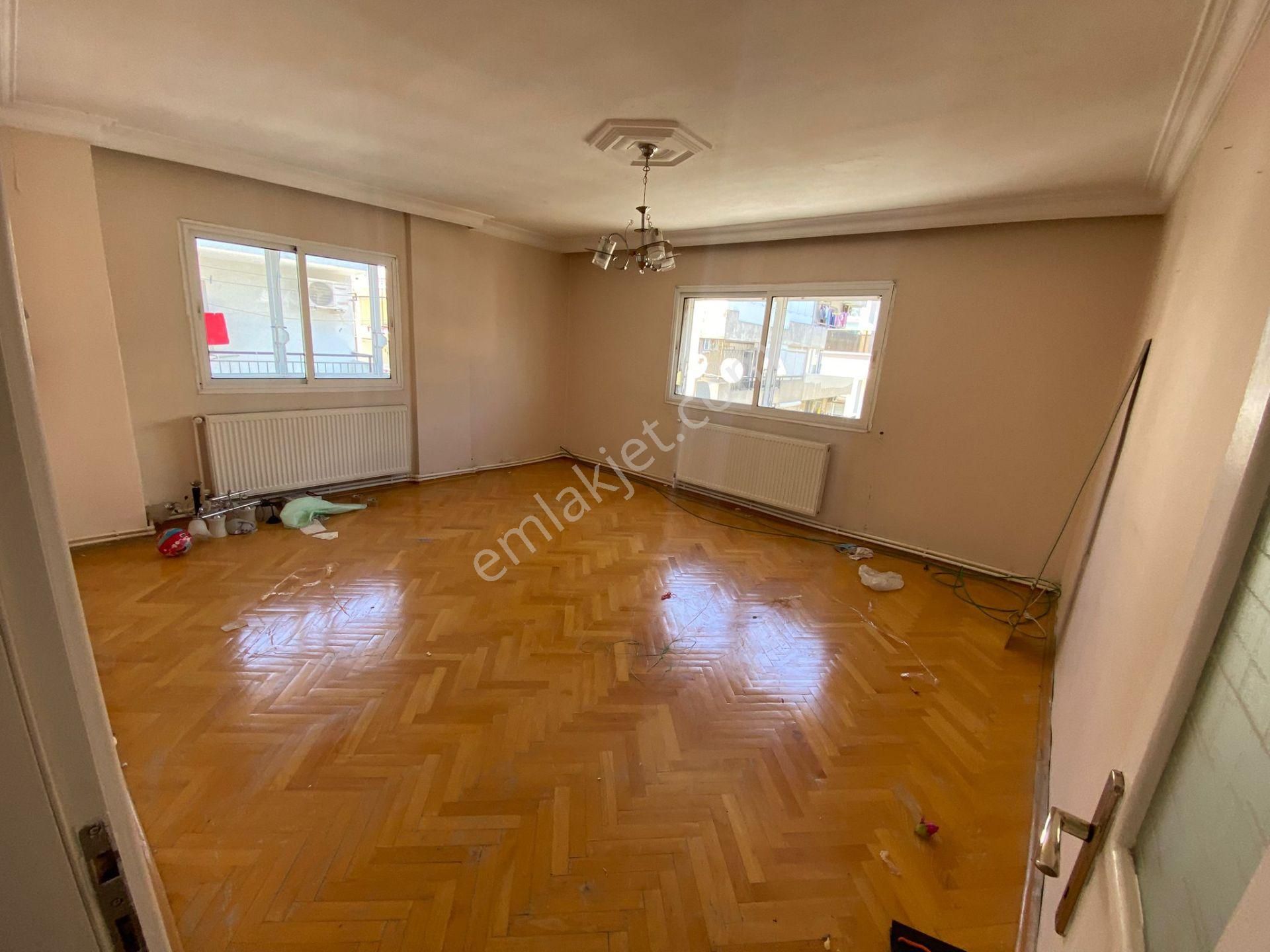 Buca İşçievleri Yiğitler Mahallesinde 2+1 90m2 Dgazlı Havadar Ferah Nezih Konumda Kiralık Daire