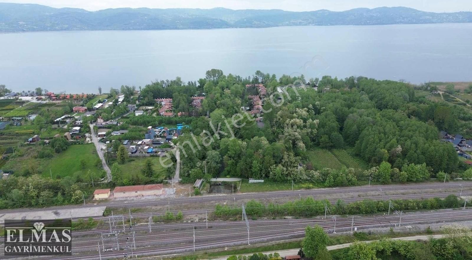 Sakarya Sapanca Rüstempaşa Mah.satılık 3938 M2 Bahçe