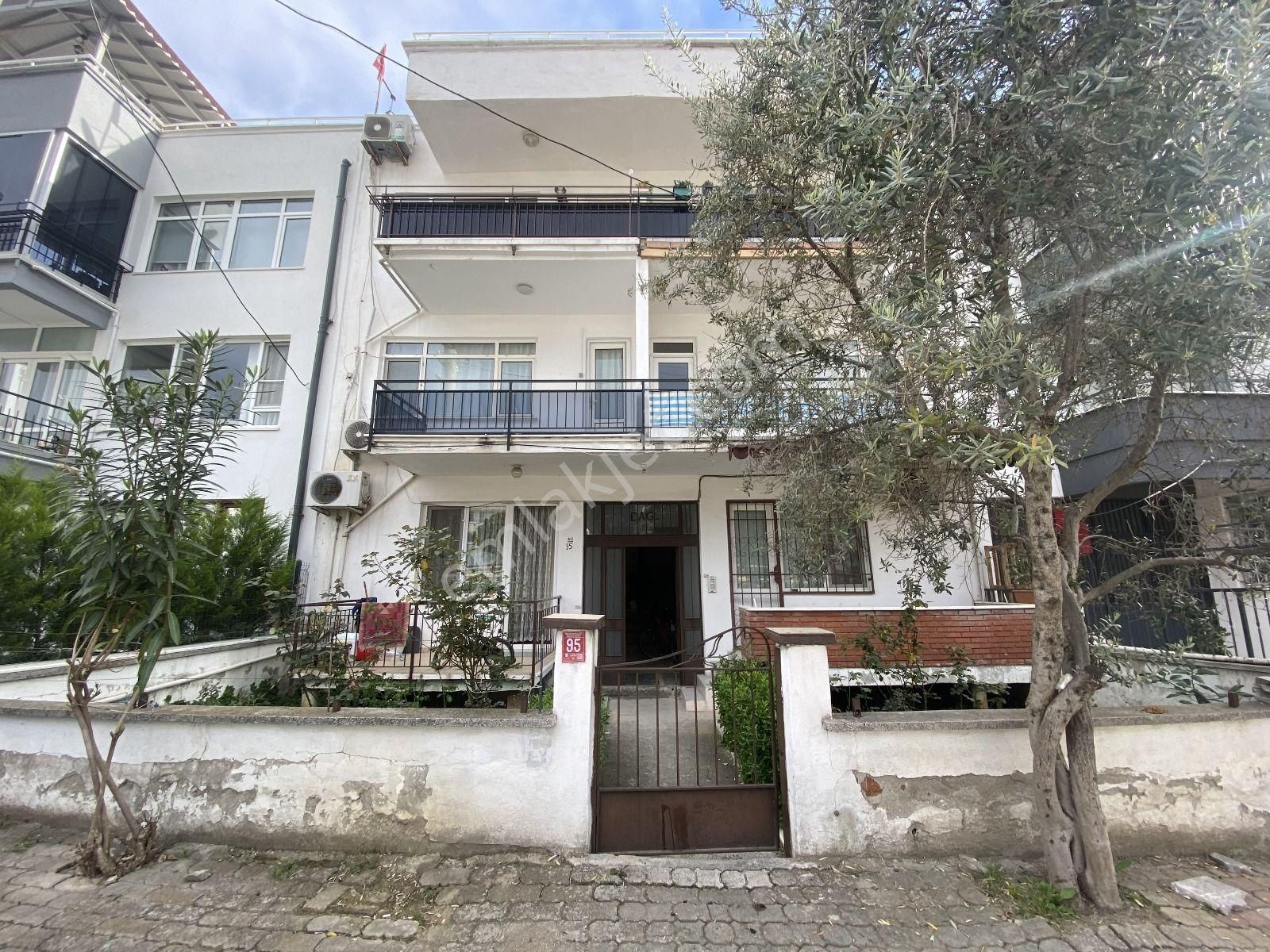 Altınoluk Yolun Deniz Kısmında Denize 75 Metre Yürüme Mesafesinde Yüksek Giriş 2+1 Daire