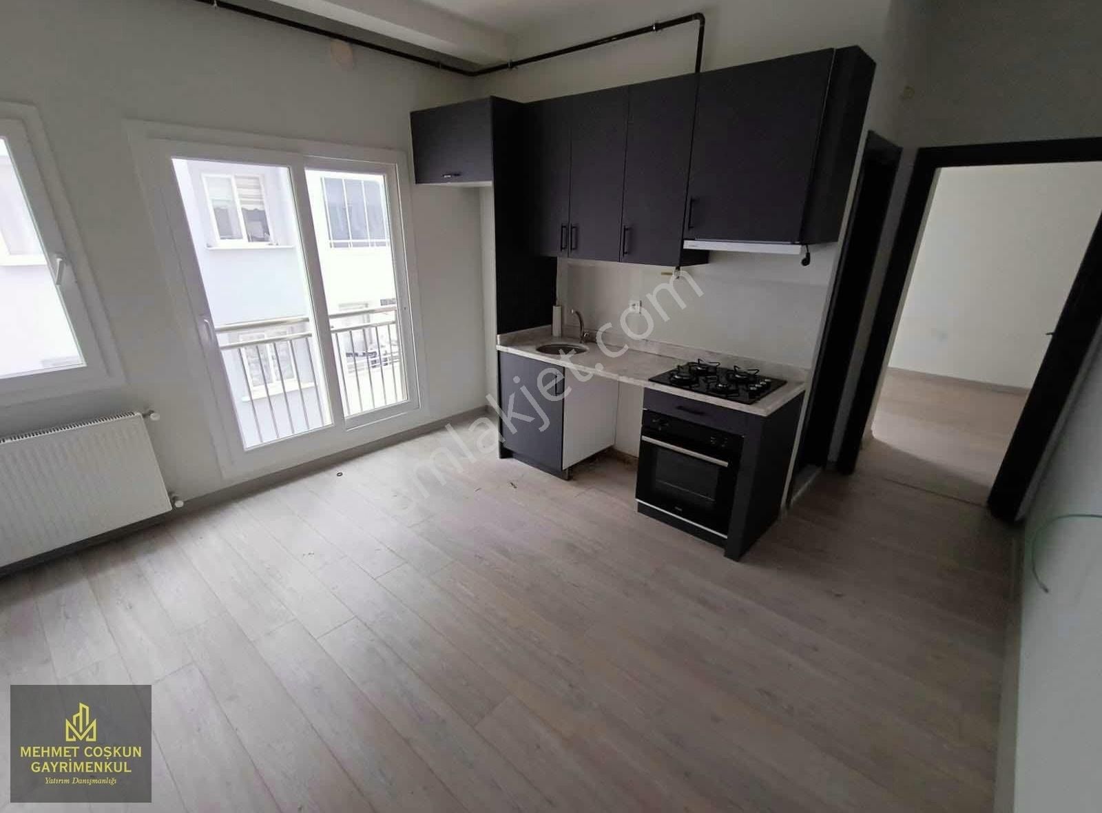 Kenanevrende Düşük Katlı Ankastre Setli Kiralık 1+1 Daire