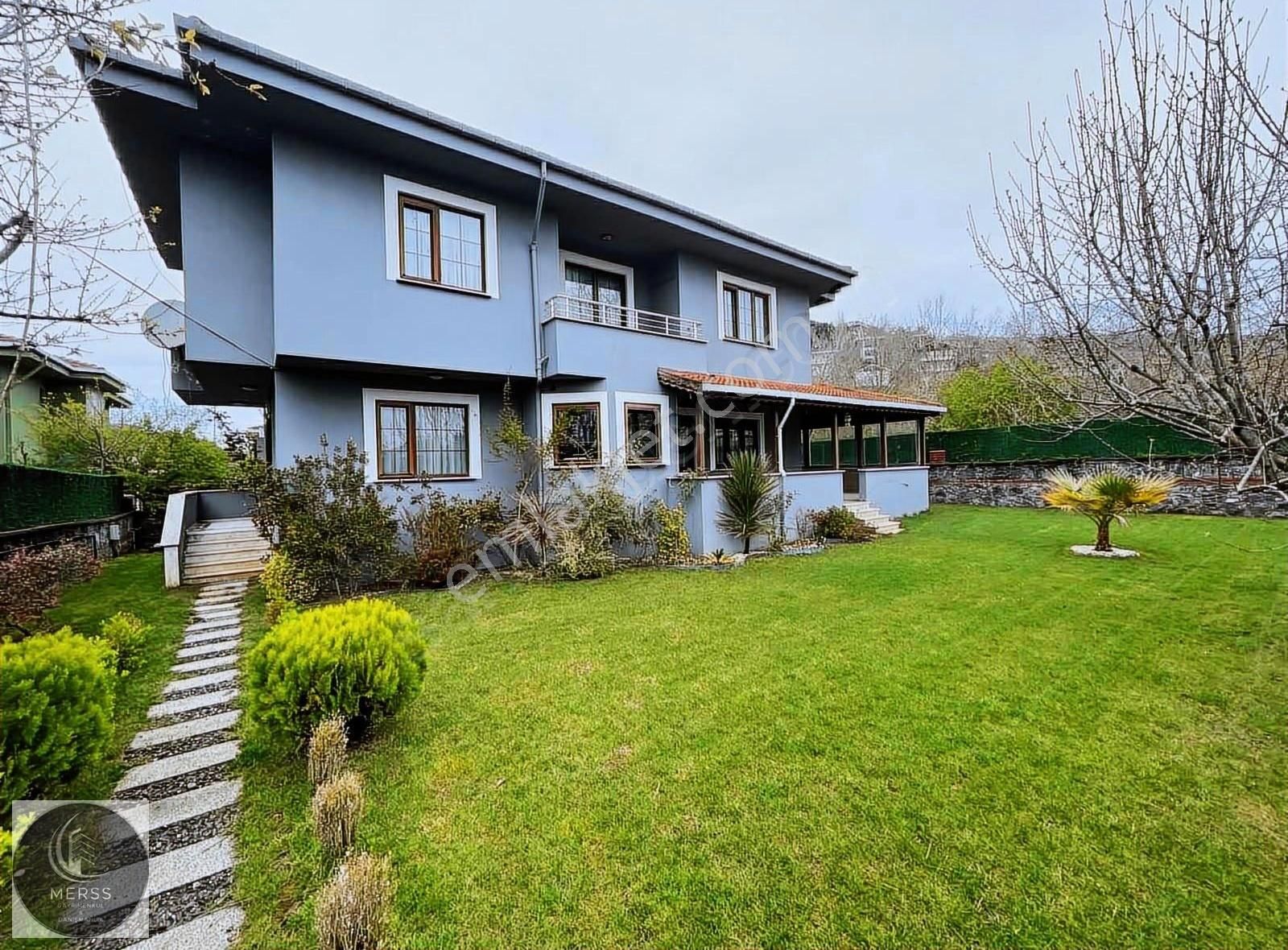 Şile Çavuş Mah . Denize Yürüme Mesafesinde 4+1 Villa