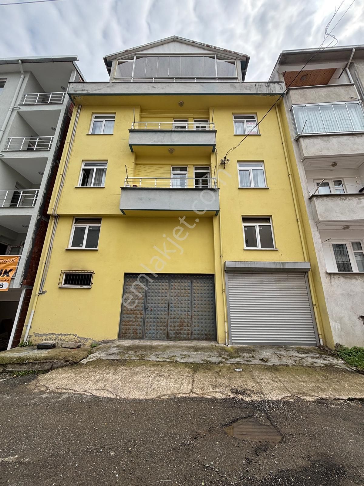 Sahibinden Merkez Aksu Mahallesi Satılık Arsa İle Birlikte 3 Katlı Bina
