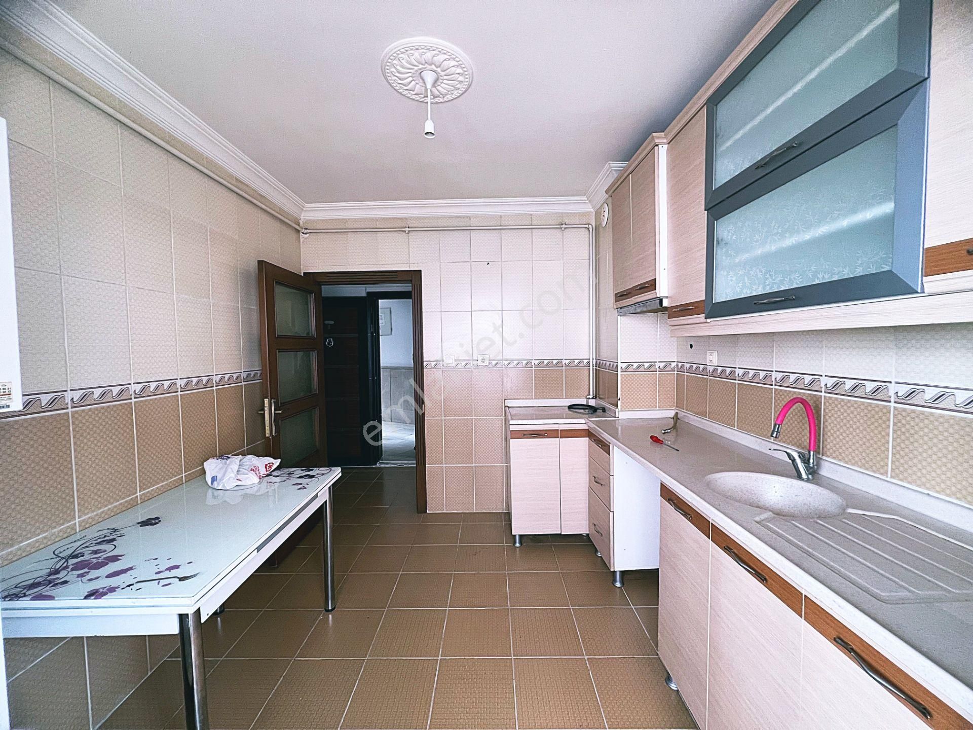 Cihanadan Şehit Kübilayda Şehithakan Bayraktar Cadde Kiralık 3+1
