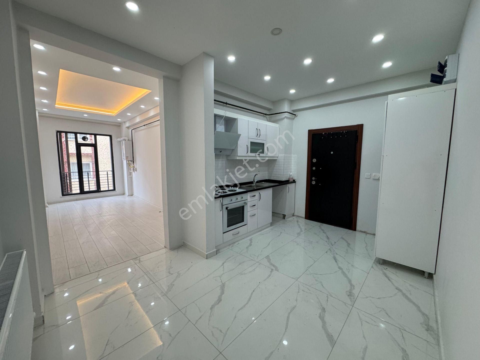 Karakaş Mah Çarşı Merkezinde 2+0 Ayrı Mutfak Kiralık Sıfır Daire