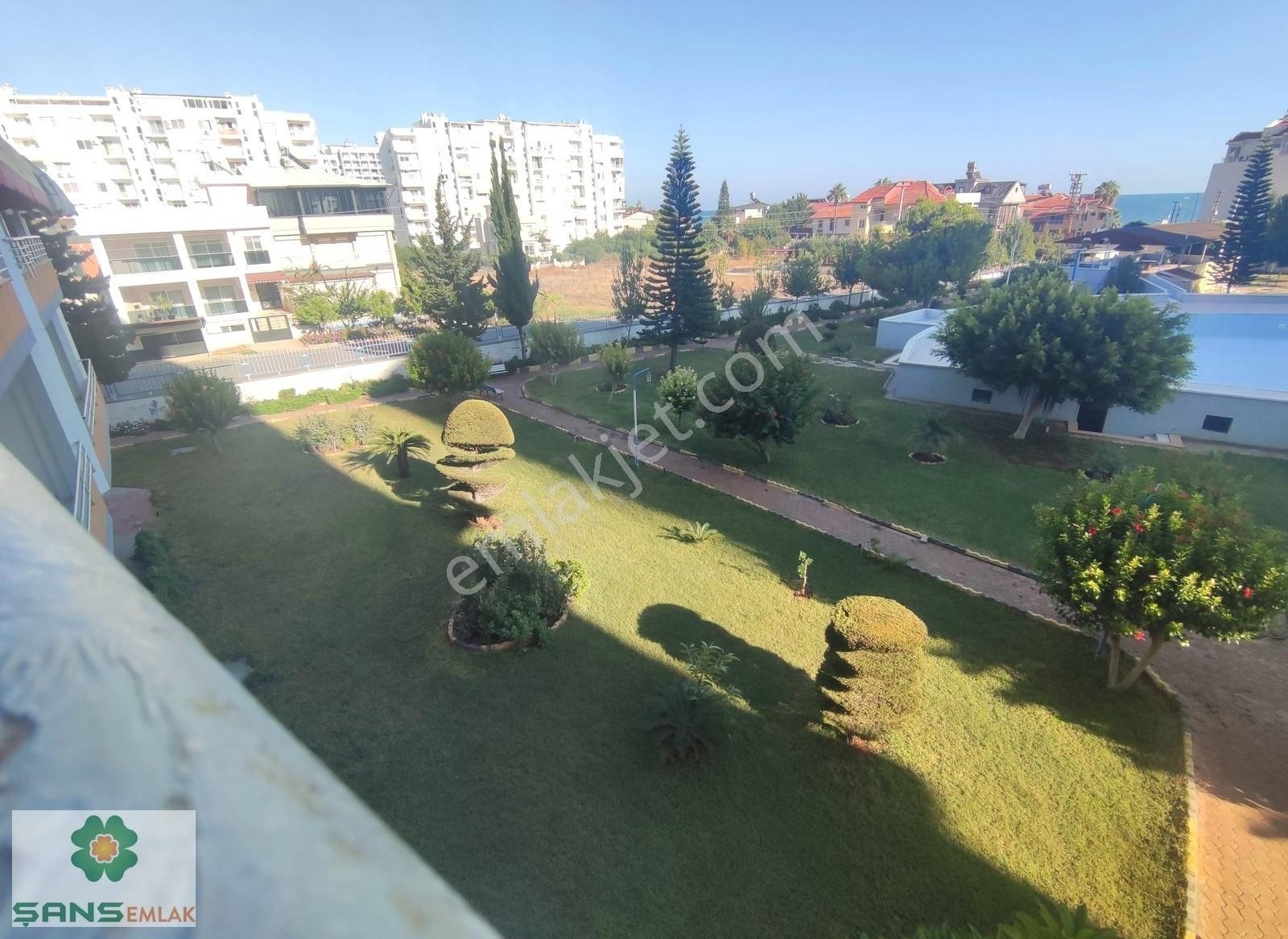 Denize Sıfır Öz Cansu Tatil Köyünde Satılık Eşyalı 3+1 Daire