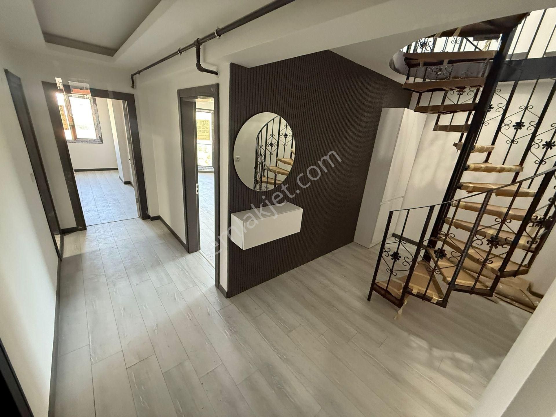 Kemalpaşa Ulucak'da Satılık 170 M² 3+1 Dubleks Daire
