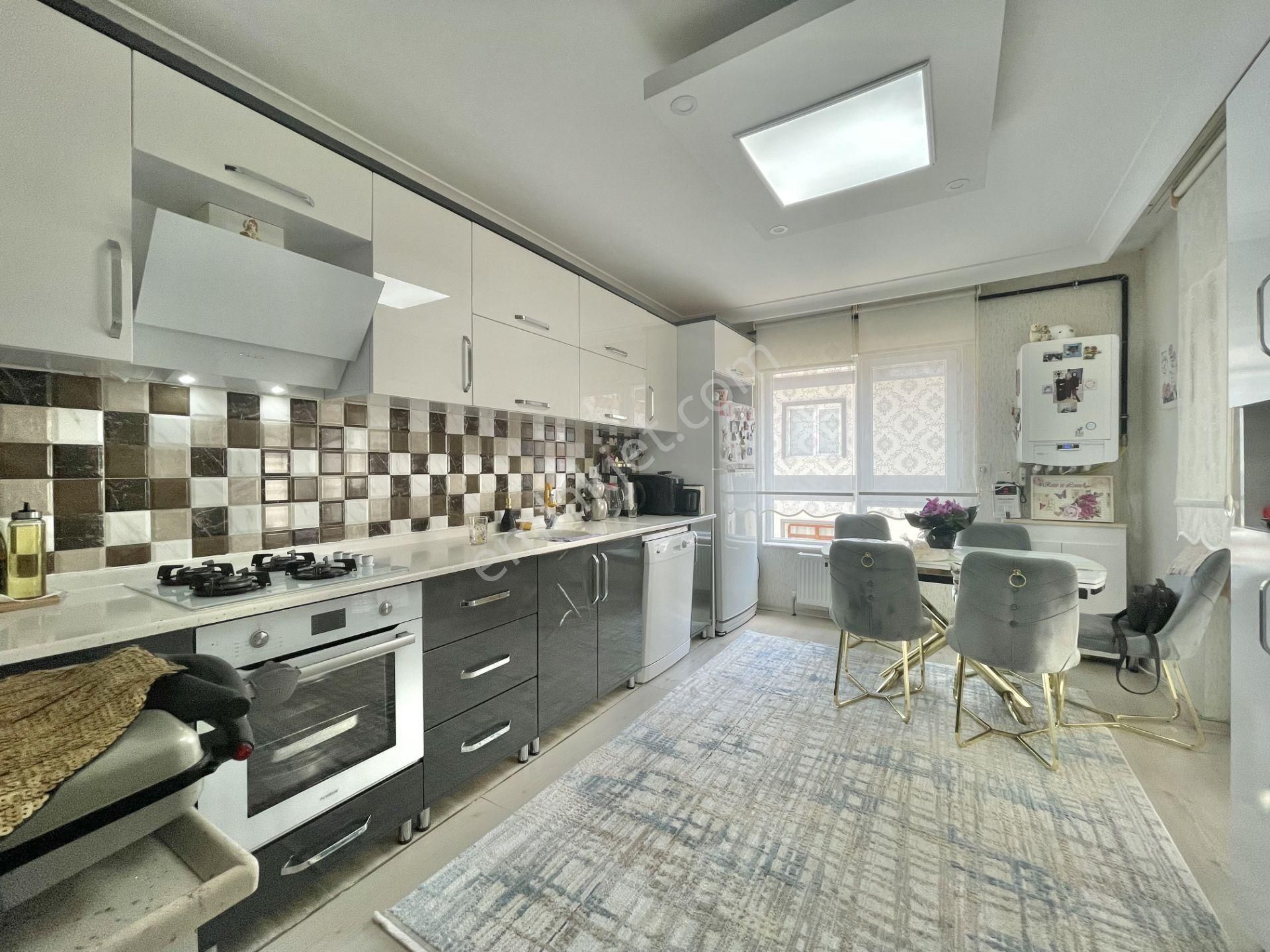 Nasip'ten Asansör-kiler-e. Banyo-teras Balkon 140m² Orta Kat 3+1 Daire