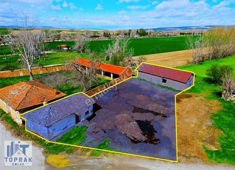Yukarısöğütönü 615 M² İçinde Ev Ahır Olan Villa İmarlı Arazi
