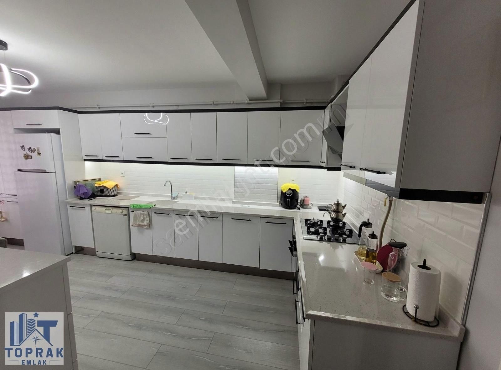 Toprak Emlaktan Ertuğrul Gazi Mh Asansör Evebeyn Bny Satılık 3+1