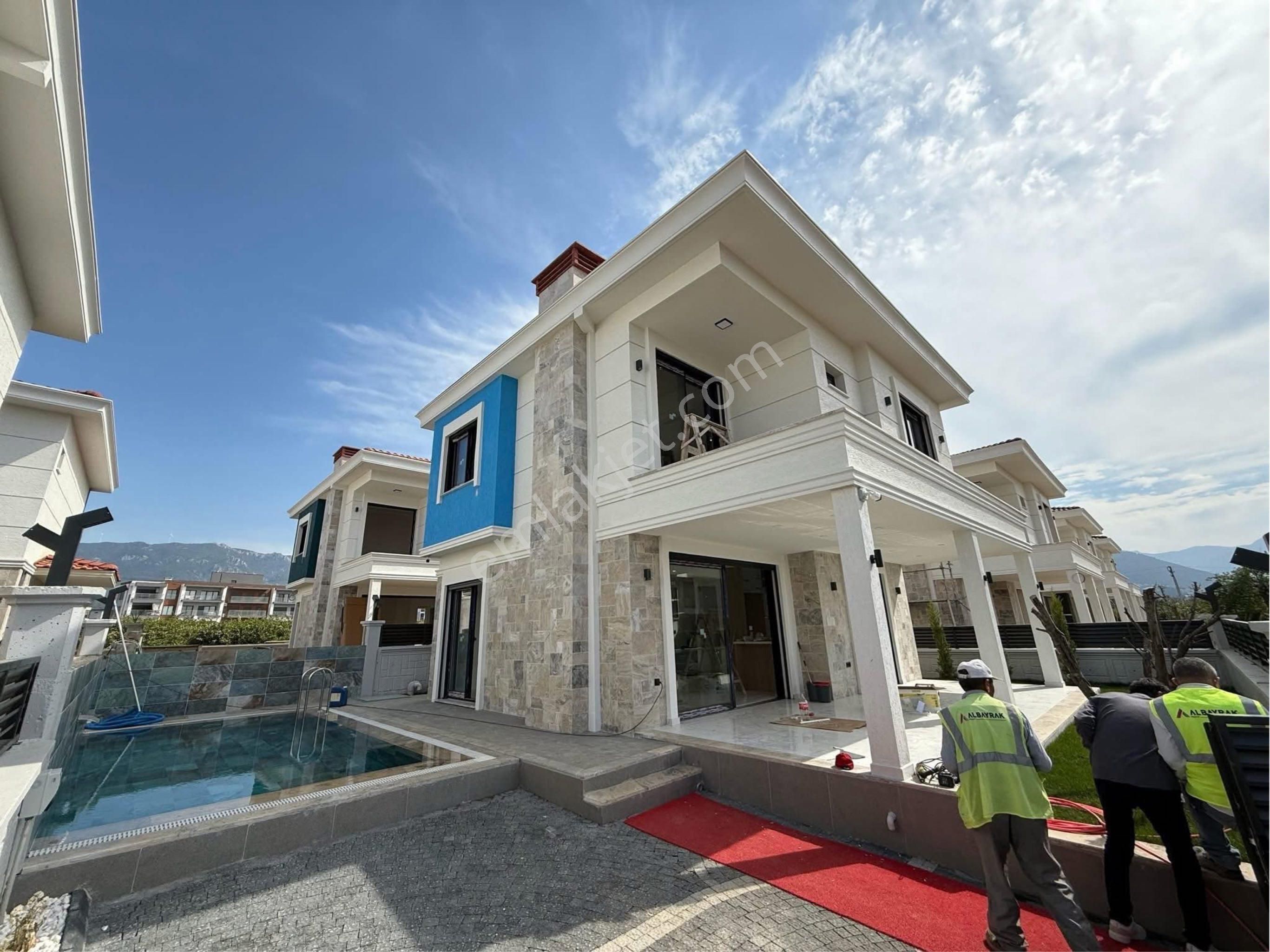 Kuşadası Davutlar’da Doğayla İç İçe Tam Müstakil Havuzlu Yazlık Villammız Satılık