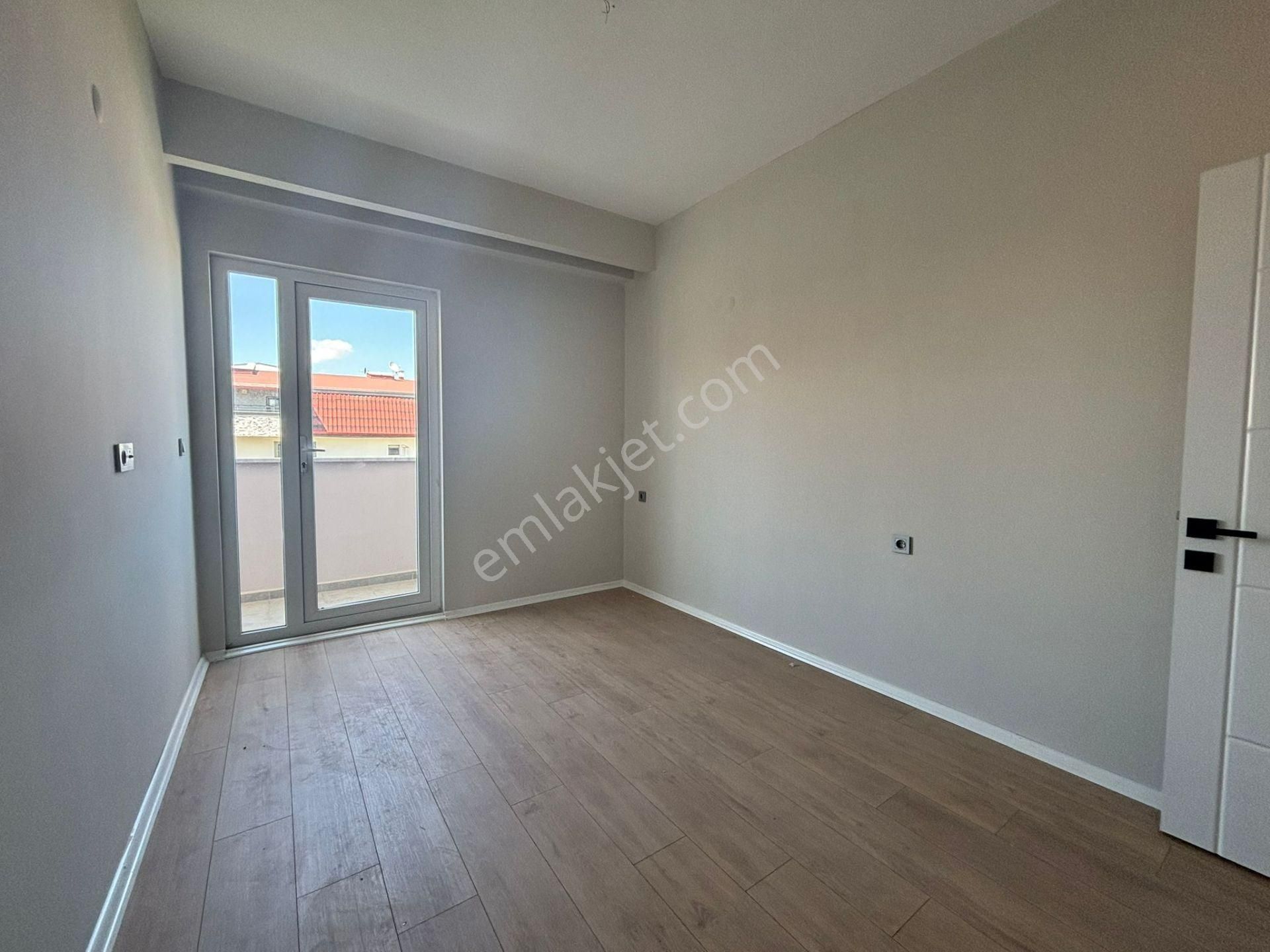 Re/max Mid'den Hasan Basri Çantay Mh. Geniş Kiralık 2+1 Daire