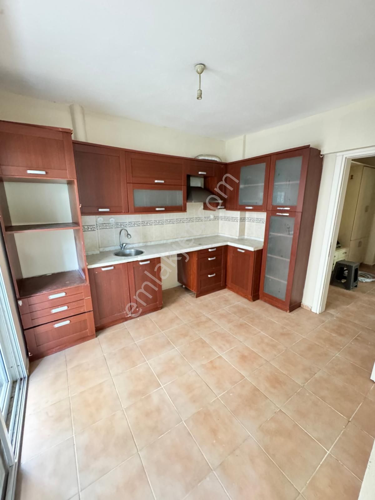 Liderden Nazilli Ordu Caddesi Üzerinde Kiralık 3+1 1.kat Daire