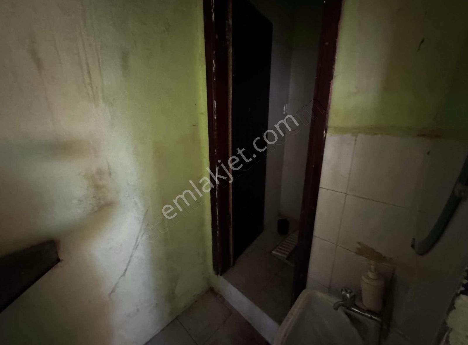 Ümraniye Kazım Karabekir Mahalleside Kiralık 150 M2 Dükkan
