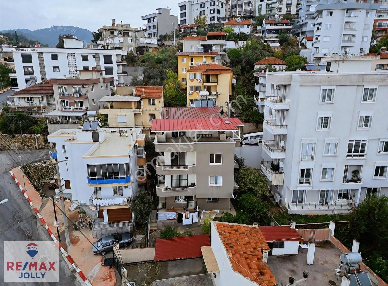 Menderes Gümüldür Fevzi Çakmak Mah. Teraslı Daire