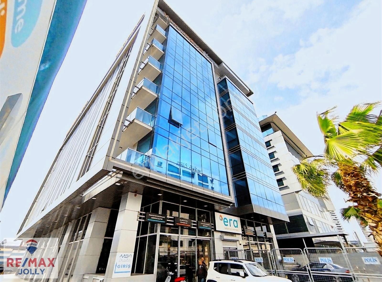 Bayraklı Plazalar Bölgesin De Ofis