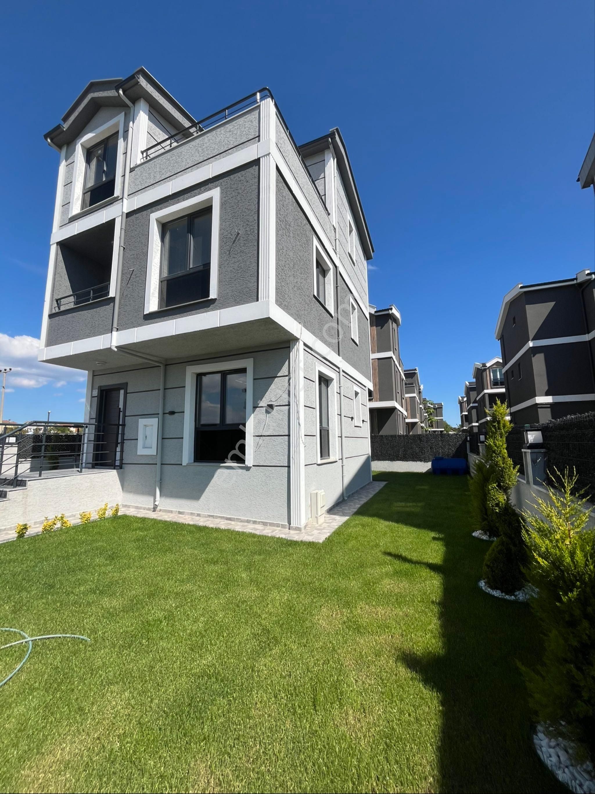 Ata Gayrimenkul,den Denize Yürüme Mesafesinde 4+1 Lüks Villa - Görsel 2