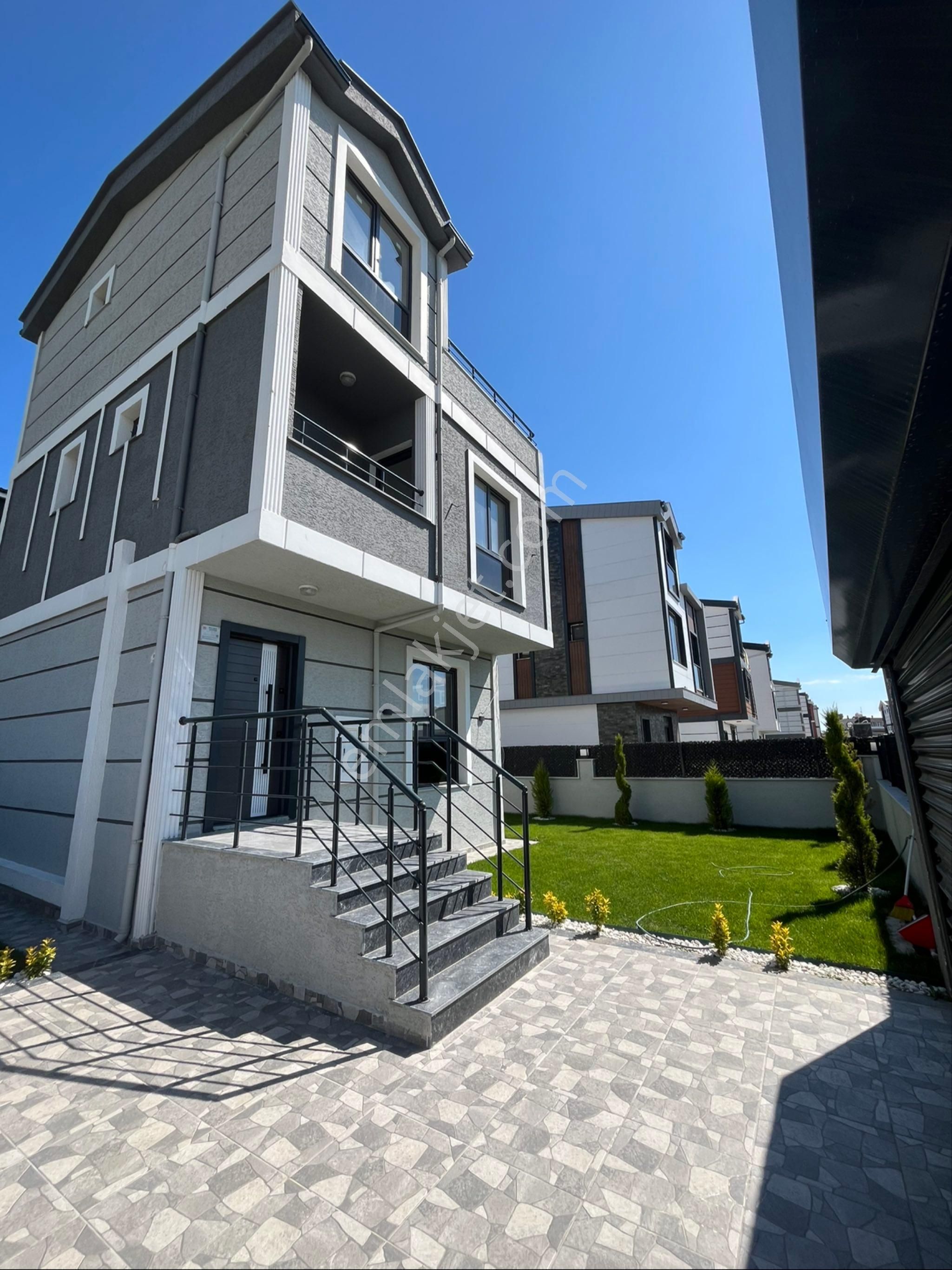 Ata Gayrimenkul,den Denize Yürüme Mesafesinde 4+1 Lüks Villa - Görsel 3