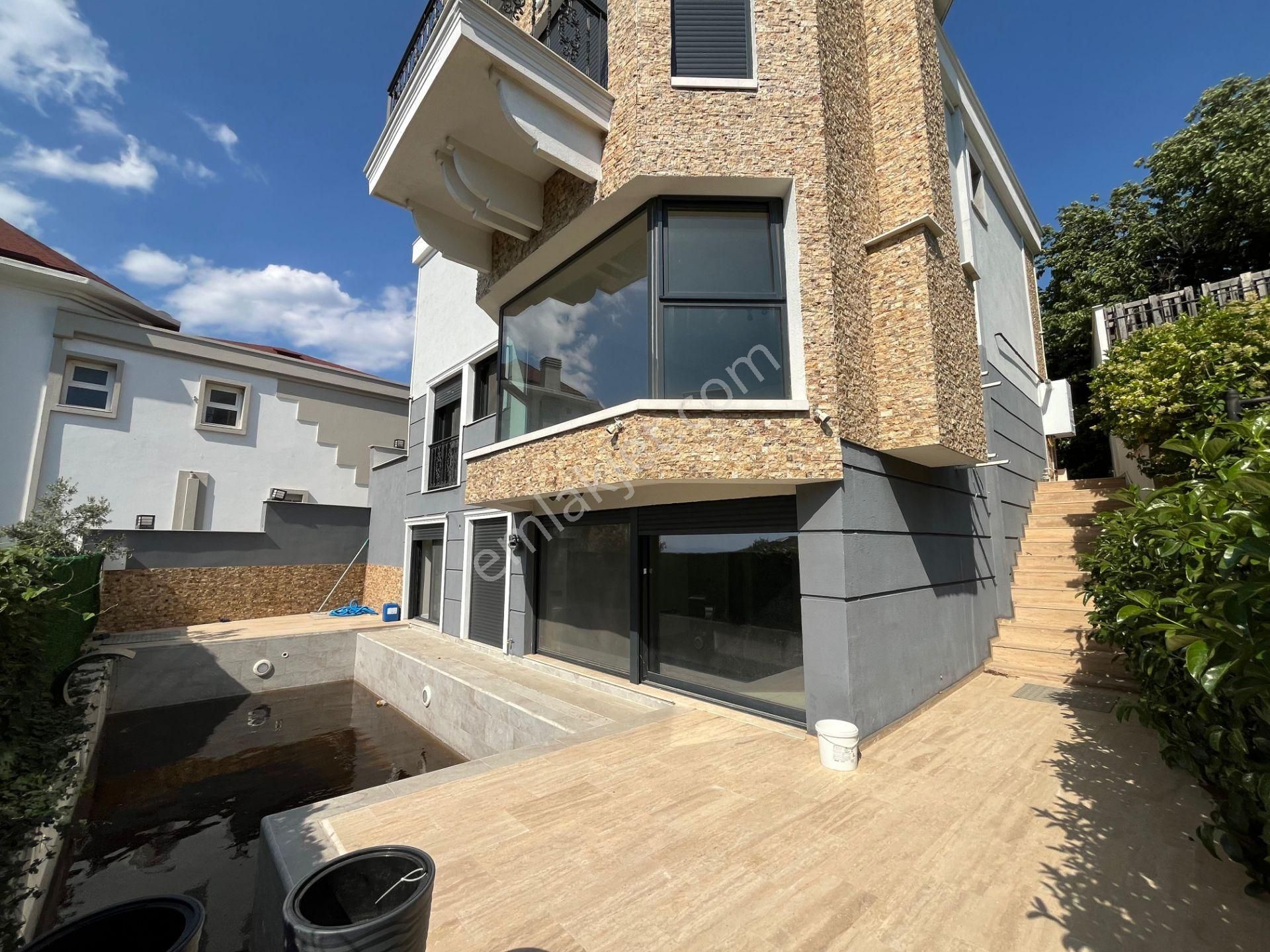 Asil'den Balçova'da 4+2 Müstakil Deniz Manzaralı Havuzlu Villa