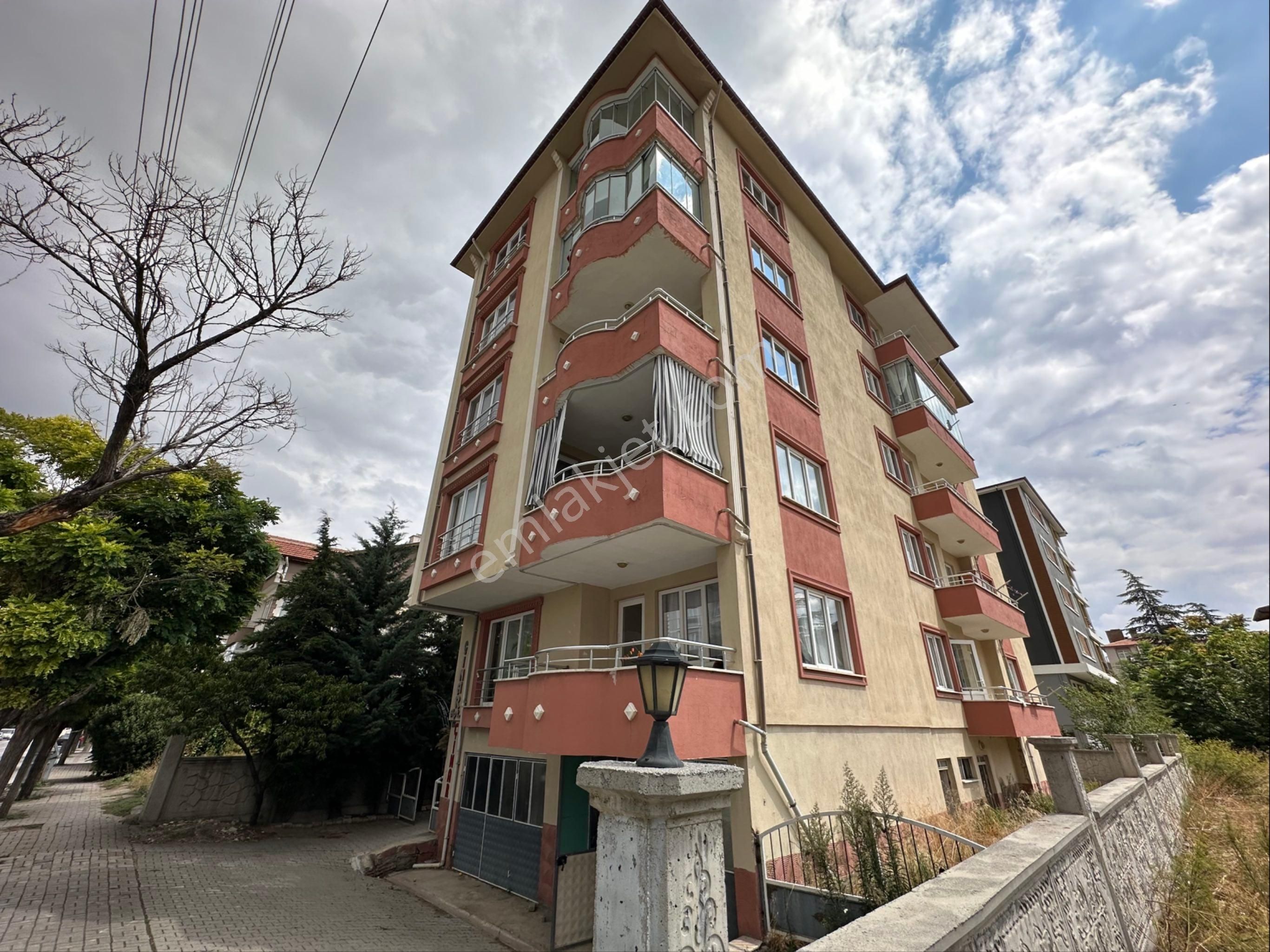 A-k Emlaktan Koşuyolunda Asansörlü 4+1 Ara Kat Kiralık Daire