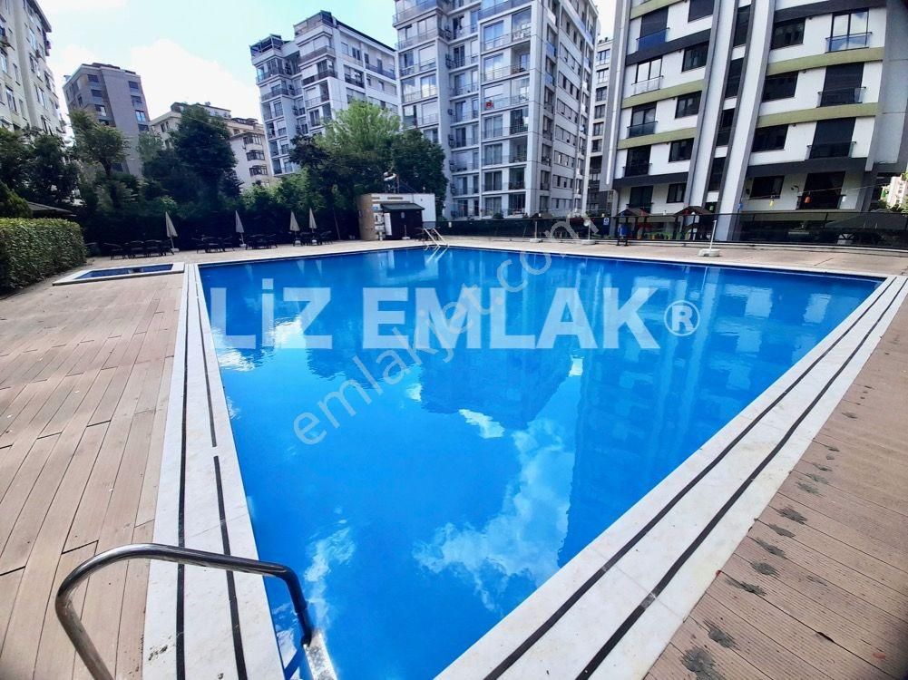 Suadiye'de 7/24 Güvenlikli Havuzlu Yemyeşil Sitede 3+1 Daire