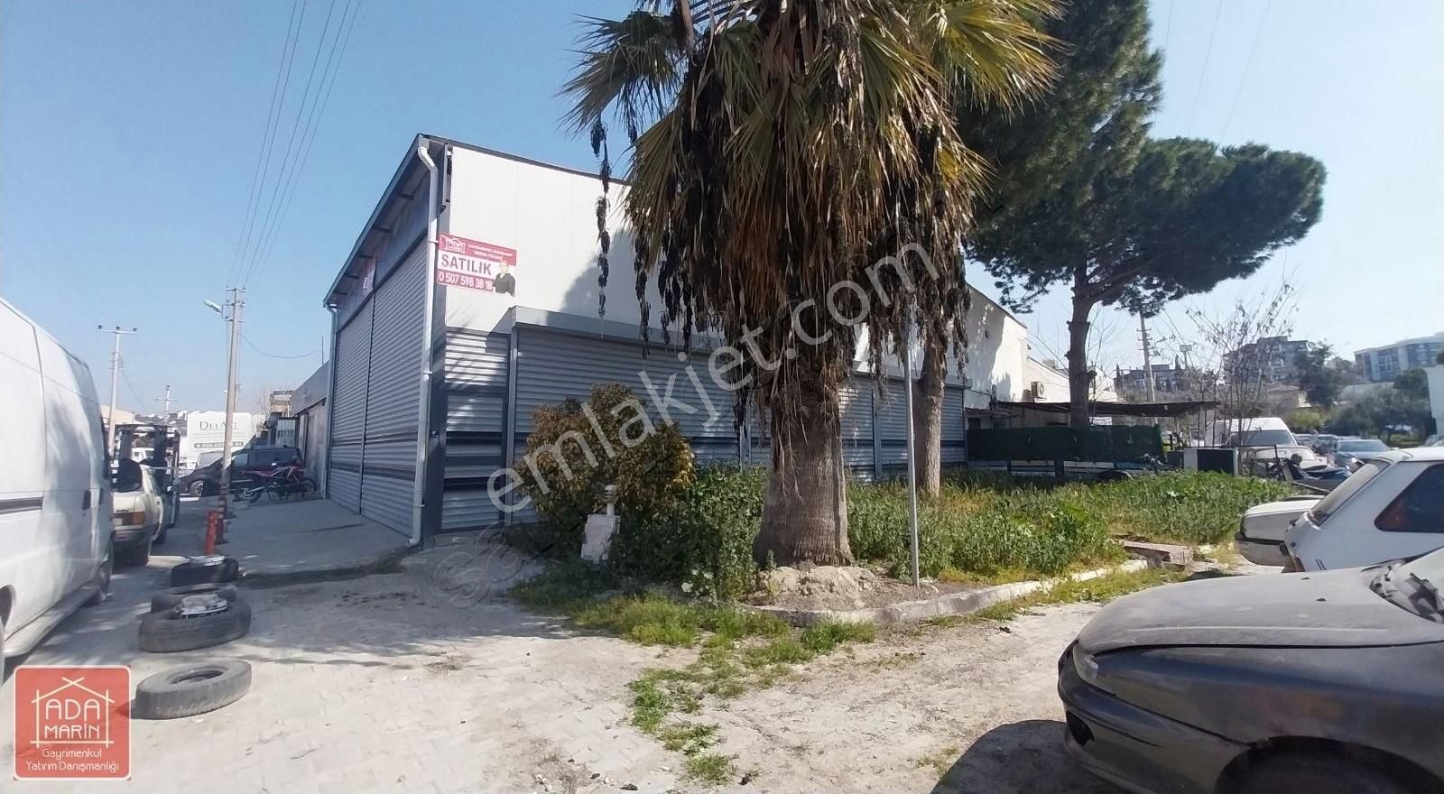 Kuşadası Sanayisinde Köşe Konumlu Geniş Ferah Dükkan
