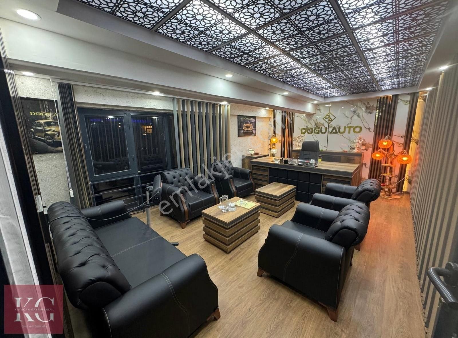 Galericiler Sitesinde Satılık 102 Metre Galeri Dükkanı
