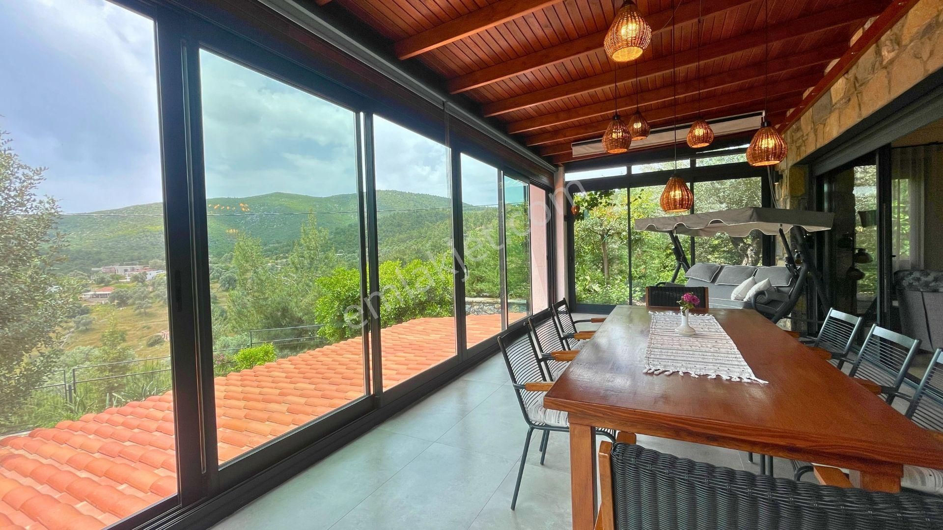 Yalıçiftlik' Te, Meyve Ağaçlarının Gölgesinde, Vadiye Bakan Huzurlu Bir Yaşam - Görsel 16