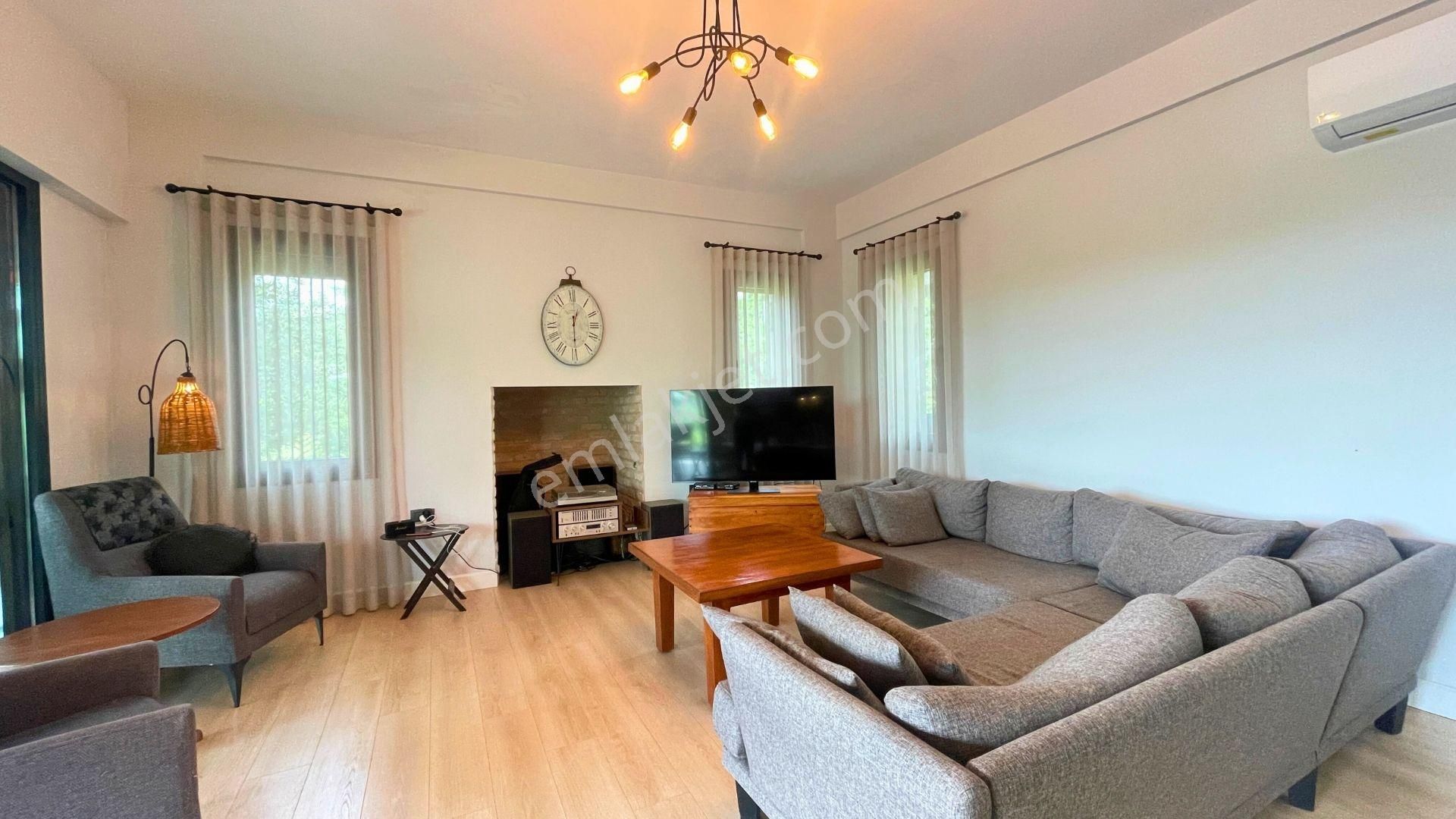 Yalıçiftlik' Te, Meyve Ağaçlarının Gölgesinde, Vadiye Bakan Huzurlu Bir Yaşam - Görsel 23