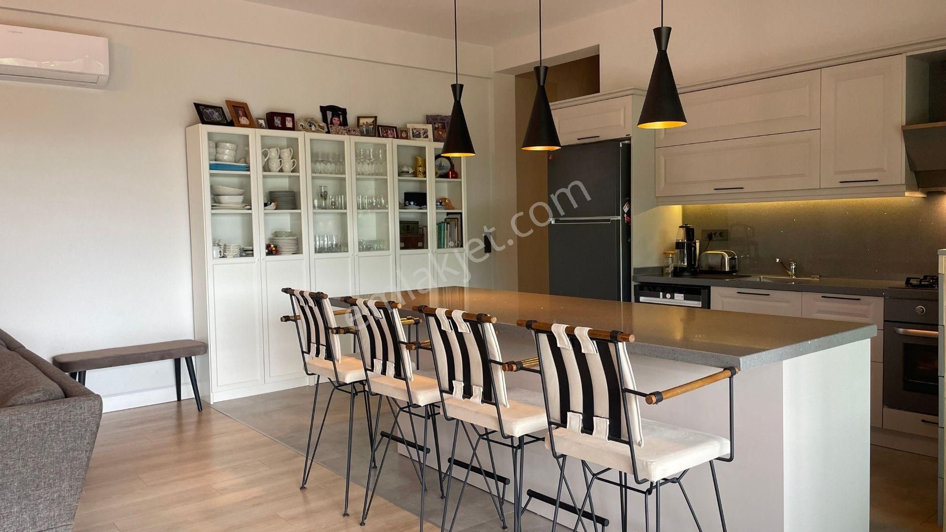 Yalıçiftlik' Te, Meyve Ağaçlarının Gölgesinde, Vadiye Bakan Huzurlu Bir Yaşam - Görsel 24