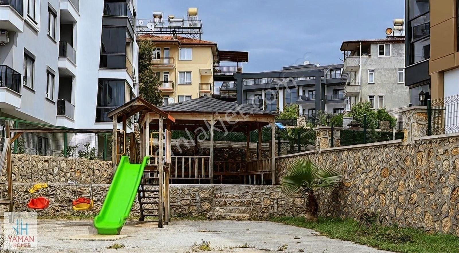 Alanya Oba Da Site İçerisinde Ayrı Mutfak Çift Banyo 2+1 Daire