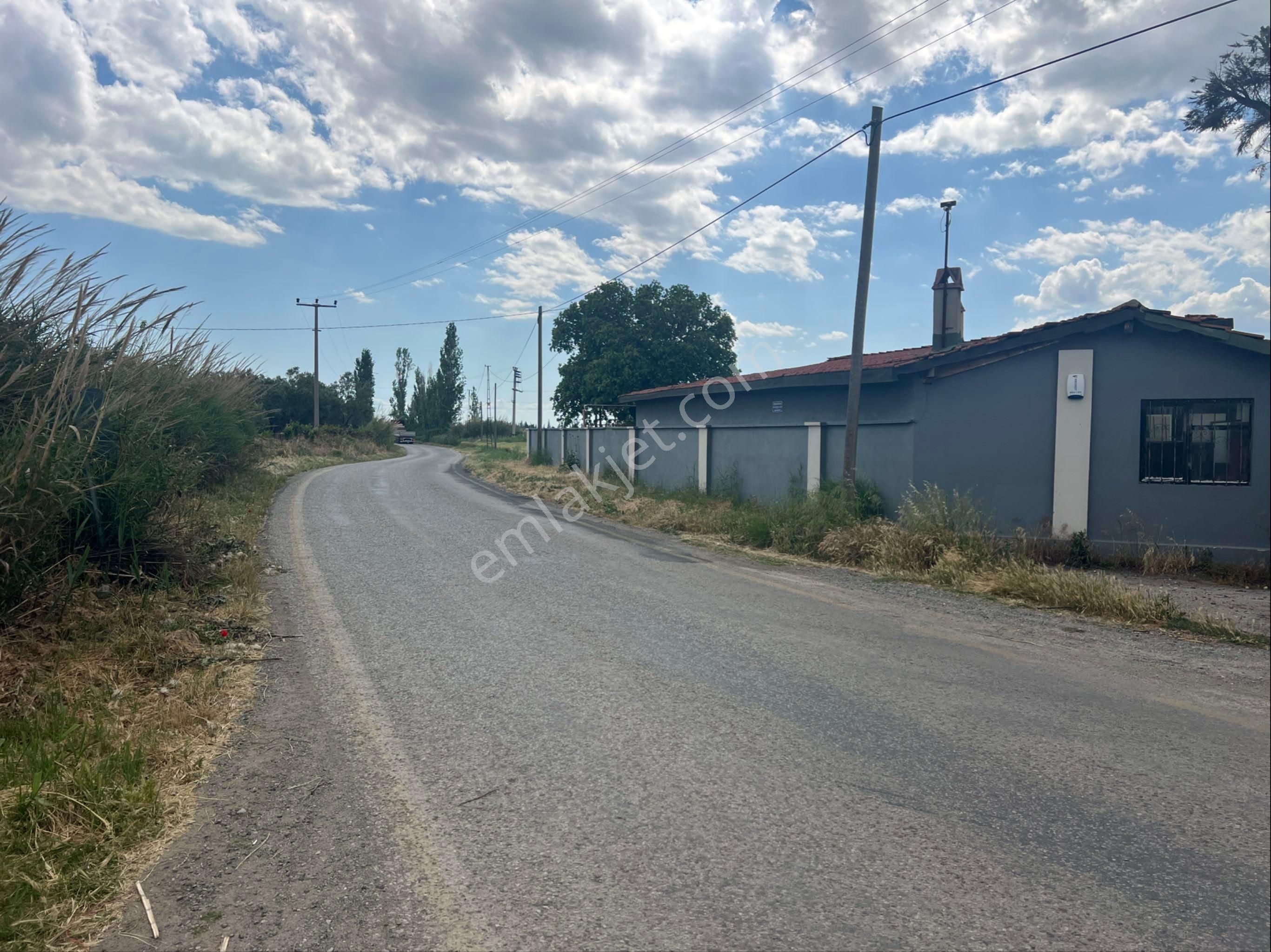 Cemre Emlaktan Satılık 13700 M2 Tarla Uygun Fiyatlı