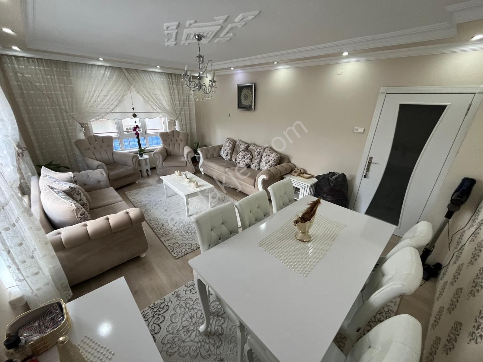 Tekin Emlaktan Şehir Hastanesi Ve Antares Yakını Arakatta Bağımsız Salon Full Yapılı 3+1 Satılık !!!