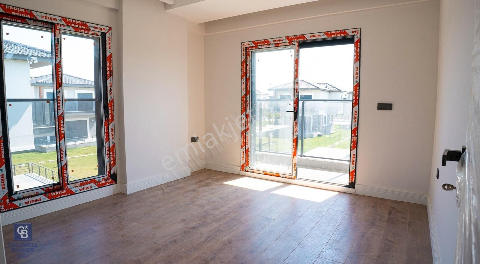 Çandarlıda Site İçinde , Havuzlu , Özel Otoparklı Müstakil Villa - Görsel 8