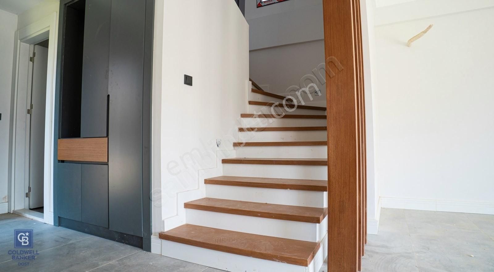 Çandarlıda Site İçinde , Havuzlu , Özel Otoparklı Müstakil Villa - Görsel 2