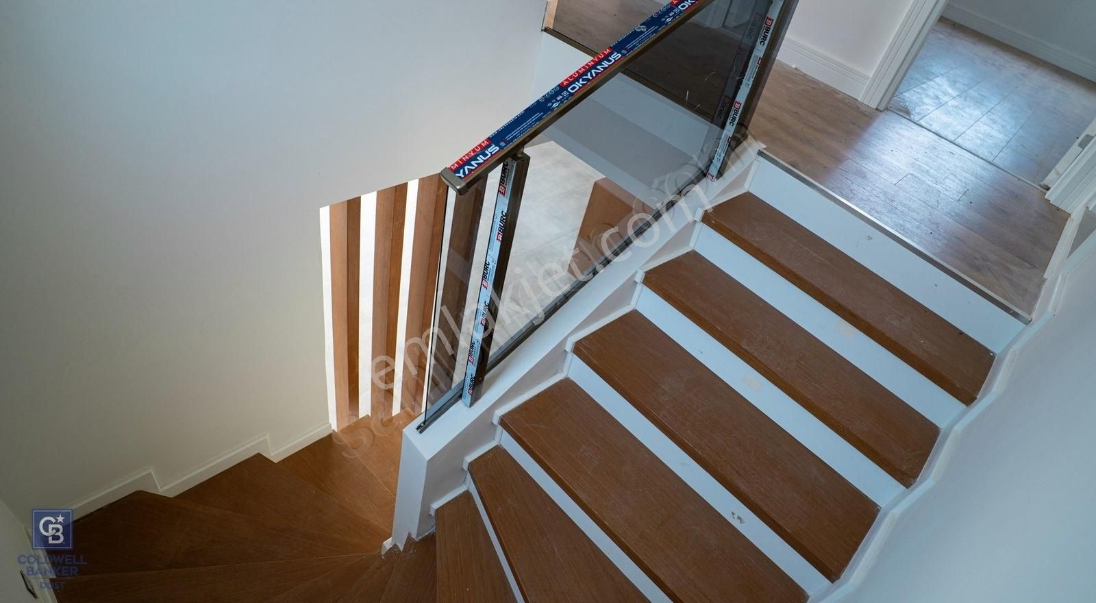 Çandarlıda Site İçinde , Havuzlu , Özel Otoparklı Müstakil Villa - Görsel 15